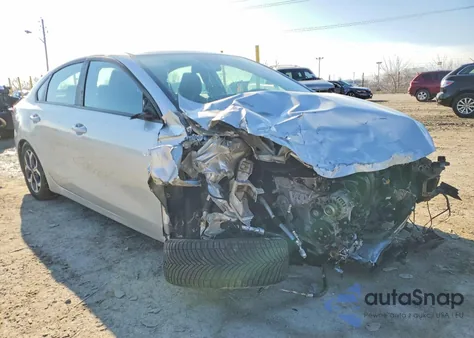 2021 Kia Forte Fe z USA, uszkodzony, nr VIN 3KPF24AD4ME371639